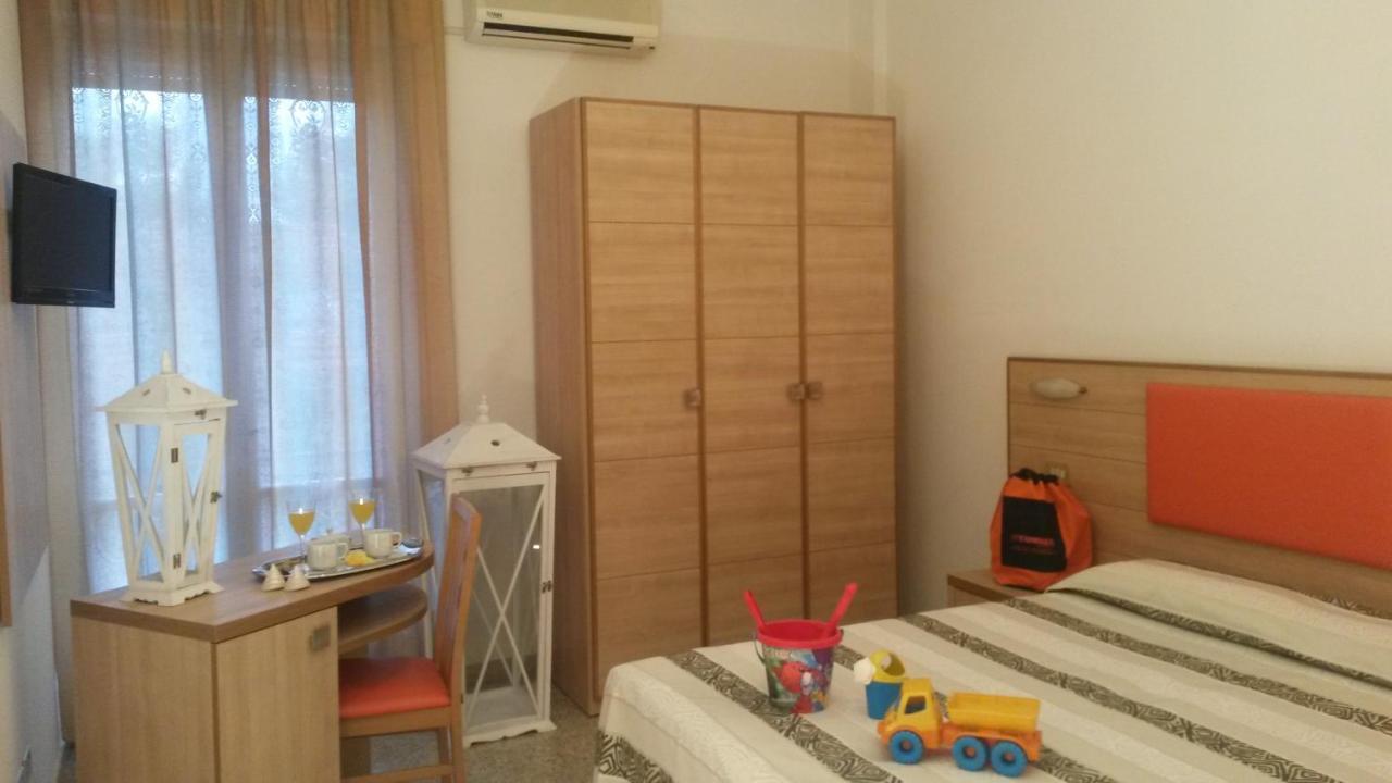 רימיני Hotel Camelia מראה חיצוני תמונה