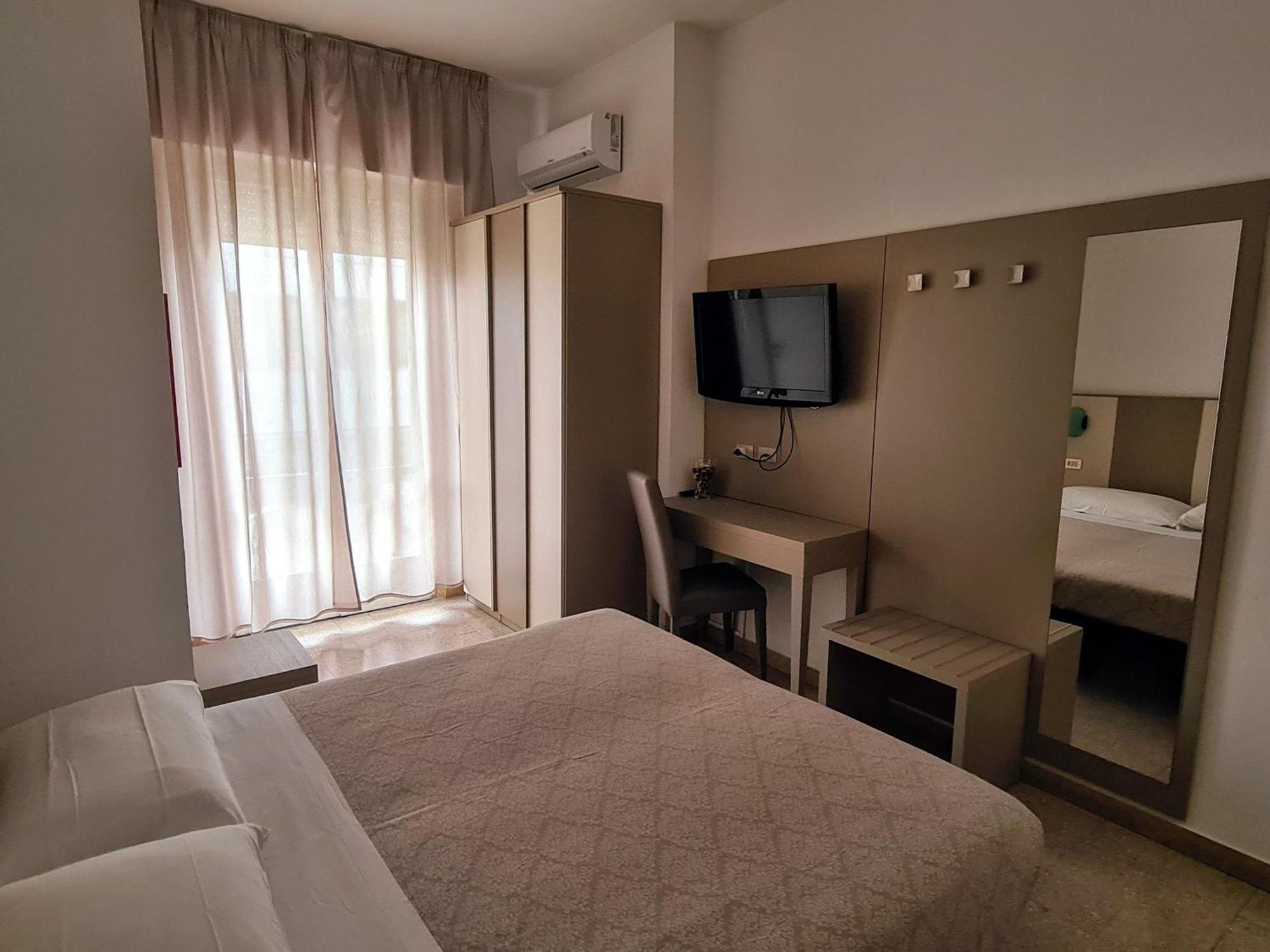 רימיני Hotel Camelia מראה חיצוני תמונה