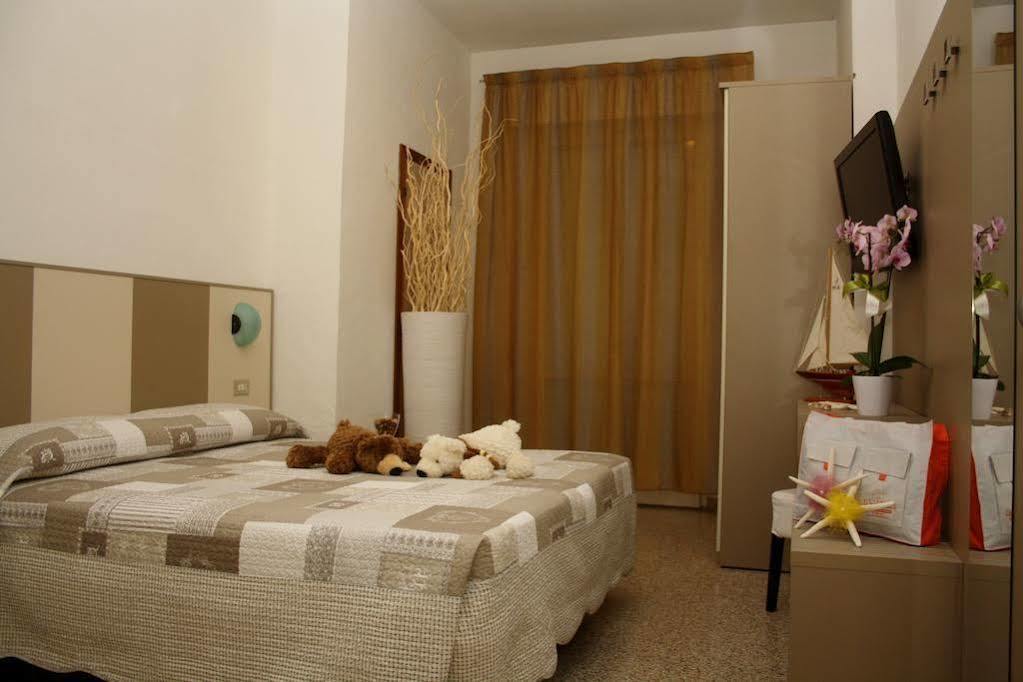 רימיני Hotel Camelia מראה חיצוני תמונה
