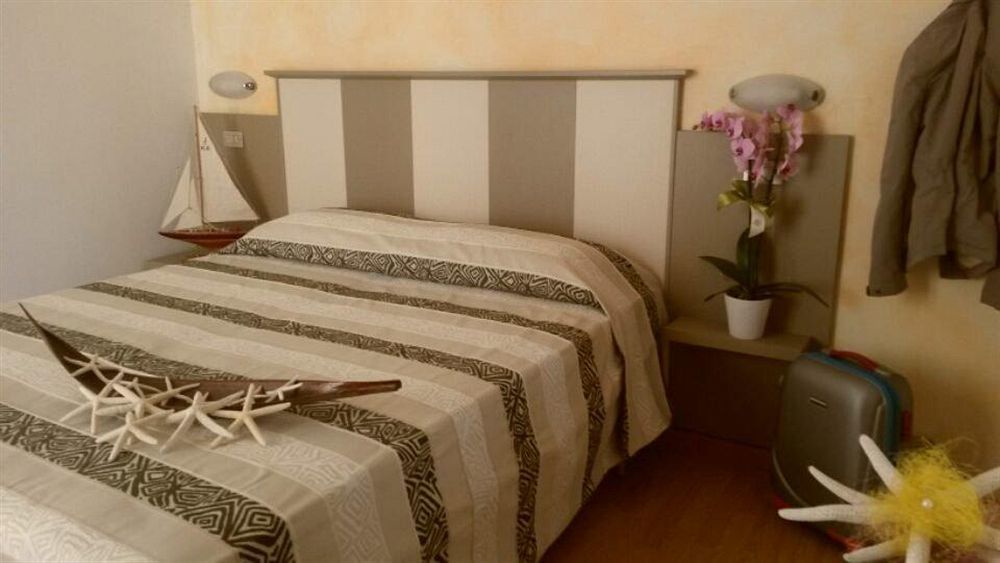 רימיני Hotel Camelia מראה חיצוני תמונה